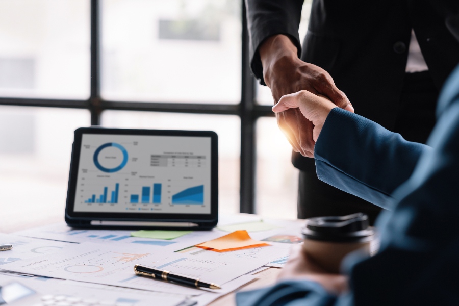 Diagramme expliquant les relations entre la holding et ses filiales nouvellement constituées