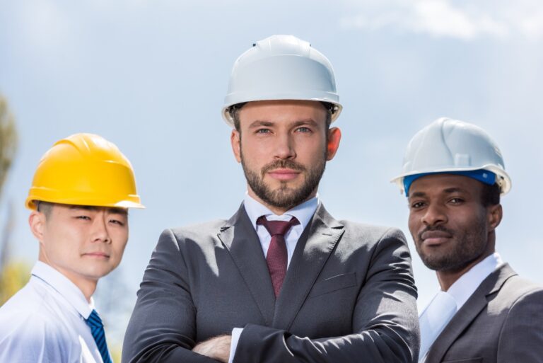 Du matériel de chantier rangé et prêt à l’emploi, symbole d’une entreprise opérationnelle