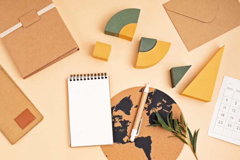 Un bloc note et un stylo personnalisé