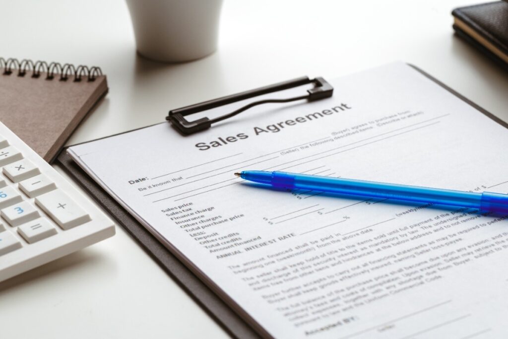 Une porte document avec un extrait Kbis