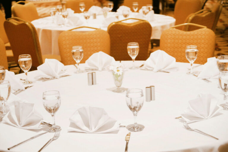 Soirée d'entreprise avec un dîner-spectacle